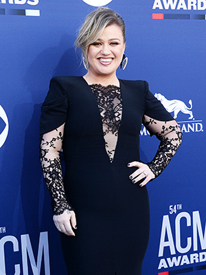 Kelly Clarkson Rocks Dallas Cowboys Jersey Dress At NFL Honors: Photos –  Hollywood Life