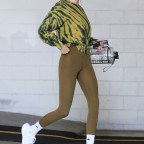 Kendall Jenner's workout style is fashionable and perfect for the gym!