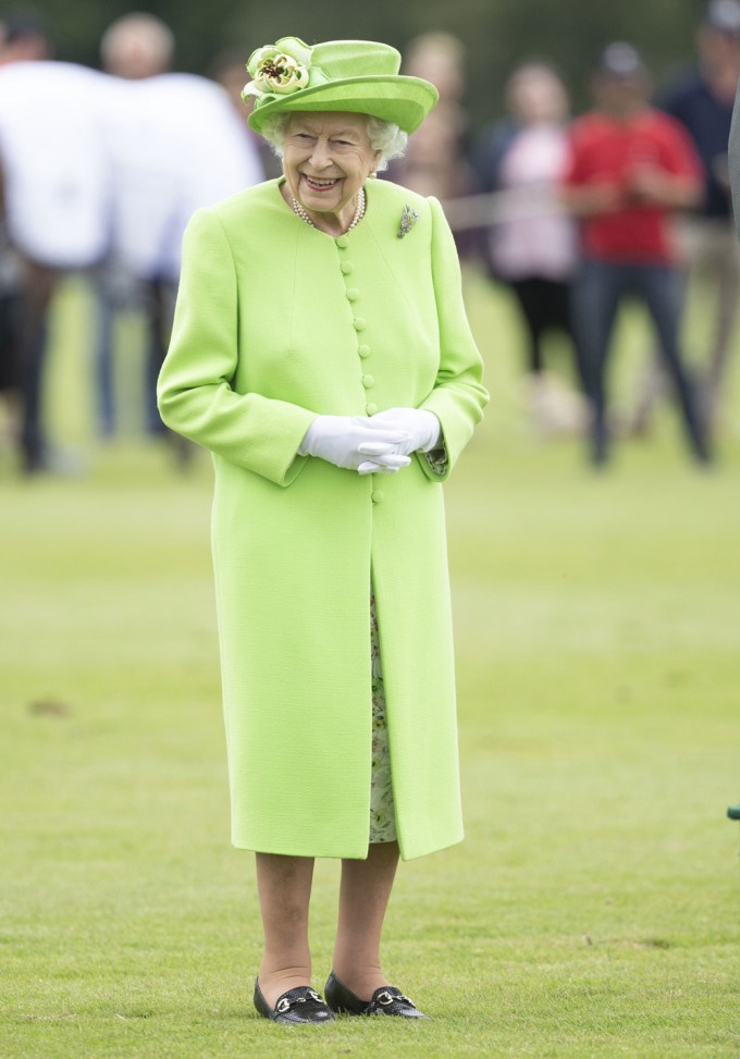 Queen Elizabeth wears green to the Royal Windsor Cup