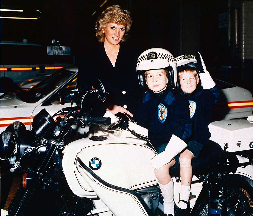 PRINCESS DIANA WITH PRINCE WILLIAM AND PRINCE HARRY. AT BRITISH TRANSPORT POLICE 1987