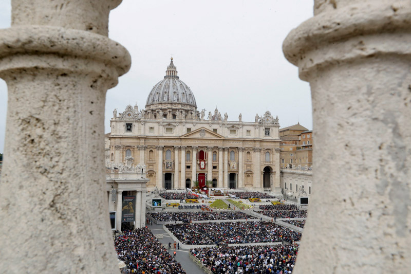 Faithful gather to follow Pope Francis celebrating Easter Mass in St. Peter's Square at the Vatican, . Pope Francis celebrates Easter Mass this year facing a fresh round of bloodshed targeting Christians in Sri Lanka. Hours after celebrating a late-night vigil, Francis processed into a flower-decked St. Peter's Square for the liturgy Sunday commemorating the resurrection of Christ after his crucifixion
Vatican Easter, Vatican City, Vatican City - 21 Apr 2019