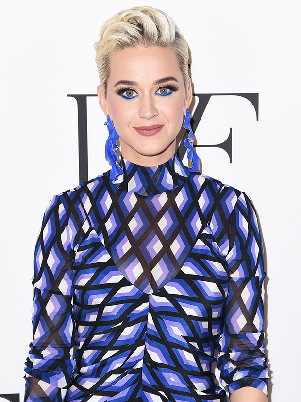 What Color Makeup Goes With Royal Blue Dress Saubhaya Makeup