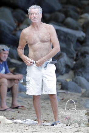 EXCLUSIVE: 007, license to thrill, Pierce Brosnan takes off his shirt and takes a dip while in Hawaii. 12 Sep 2021 Pictured: Pierce Brosnan. Photo credit: MEGA TheMegaAgency.com +1 888 505 6342 (Mega Agency TagID: MEGA786571_003.jpg) [Photo via Mega Agency]