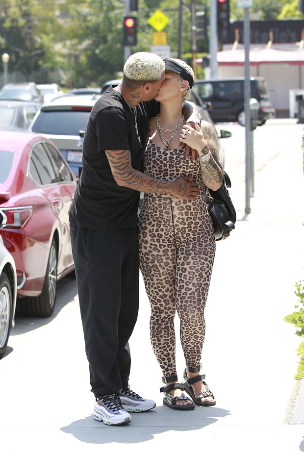 Amber Rose shows off her blossoming baby bump with her boyfriend Alexander 'AE' Edwards after having lunch in Sherman Oaks. 03 May 2019 Pictured: Amber Rose and AE. Photo credit: FIA Pictures / MEGA TheMegaAgency.com +1 888 505 6342 (Mega Agency TagID: MEGA411024_004.jpg) [Photo via Mega Agency]