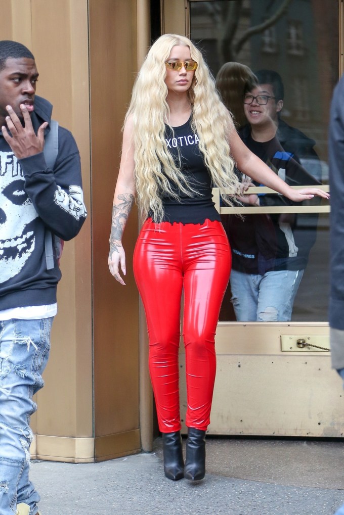 Le Fashion  Red leather pants, Leather pants, Outfits with leggings