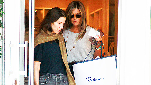 Jennifer Aniston's Chanel Clutch