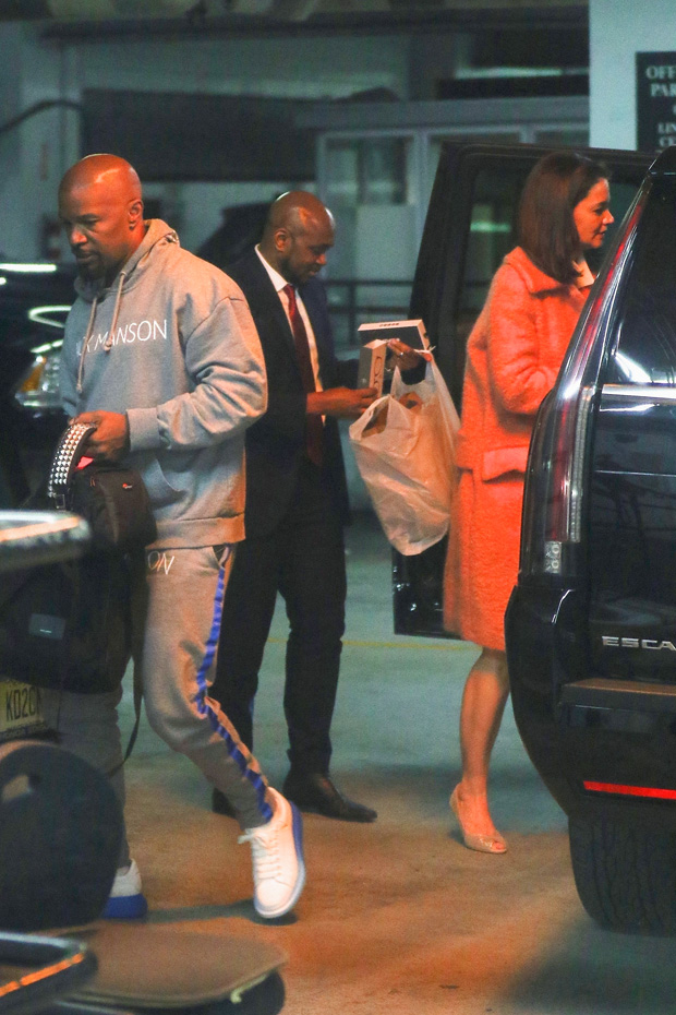 New York, NY - *EXCLUSIVE* - Jamie Foxx and Katie Holmes were seen secretly returning to Jaimie's hotel Tuesday afternoon after he made a guest appearance on "The Tonight show with Jimmy Fallon" with his daughter Corinne.Pictured: Jamie Foxx, Katie Holmes BACKGRID USA 14 MAY 2019 USA: +1 310 798 9111 / usasales@backgrid.com UK: +44 208 344 2007 / uksales@backgrid.com *UK Clients - Pictures Containing Children Please Pixelate Face Prior To Publication*