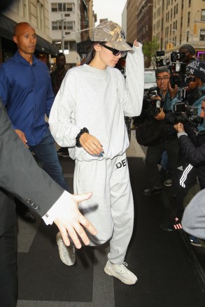New York, NY  - Kendall Jenner stays low-key in sweats as she heads out from The Mark Hotel in NYC ahead of the Met Gala.Pictured: Kendall JennerBACKGRID USA 3 MAY 2019 USA: +1 310 798 9111 / usasales@backgrid.comUK: +44 208 344 2007 / uksales@backgrid.com*UK Clients - Pictures Containing ChildrenPlease Pixelate Face Prior To Publication*
