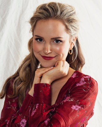 Stephanie Styles, star of the 2019 'Kiss Me Kate' revival, stops by HollywoodLife.com to talk about her show, her role in Netflix's 'Bonding' and more!