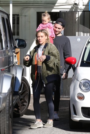 *EXCLUSIVE* Los Angeles, CA  - Hilary Duff, her husband Mathew Koma, and little Banks pictured after getting a healthy drink from Royalty Juice on Friday.Pictured: Hilary Duff, Matthew Koma, Banks Violet BairBACKGRID USA 27 DECEMBER 2019 BYLINE MUST READ: Phamous / BACKGRIDUSA: +1 310 798 9111 / usasales@backgrid.comUK: +44 208 344 2007 / uksales@backgrid.com*UK Clients - Pictures Containing ChildrenPlease Pixelate Face Prior To Publication*