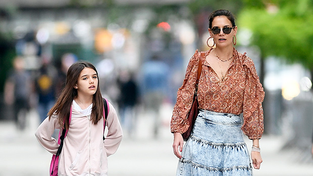 Katie Holmes & Suri Cruise In NYC: Photos Of Them On A Stroll ...