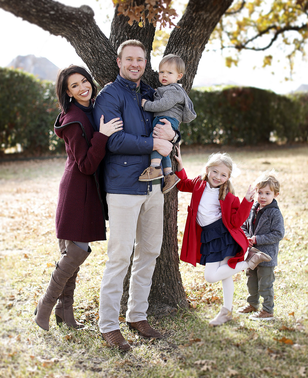 EXCLUSIVE: Bachelor alum Melissa Rycroft looks stunning as she spends some quality time with her ever growing family at her gorgeous home in Dallas,Texas.