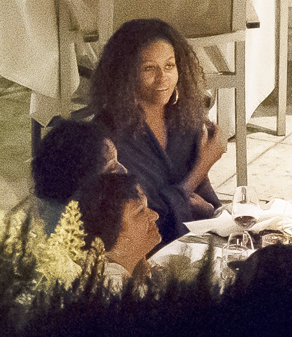 Barack Obama and Michelle eat at L'Oustau de Baumaniere in Les Baux de Provence