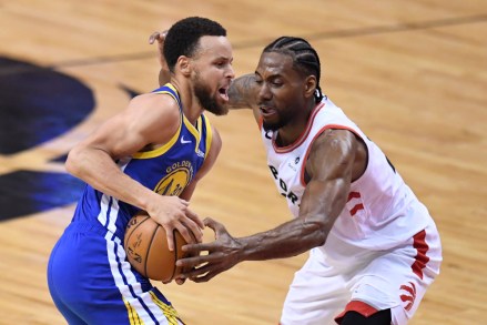 Toronto Raptors forward Kawhi Leonard (2) defends against Golden State Warriors guard Stephen Curry (30) during first-half basketball action in Game 5 of the NBA Finals in Toronto, Monday, June 10, 2019. (Frank Gunn/The Canadian Press via AP)