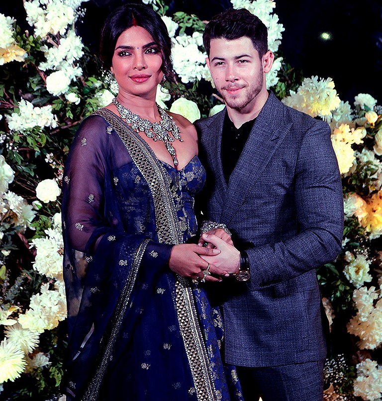 Priyanka Chopra Kisses Nick Jonas Outside London Hotel: Photos ...