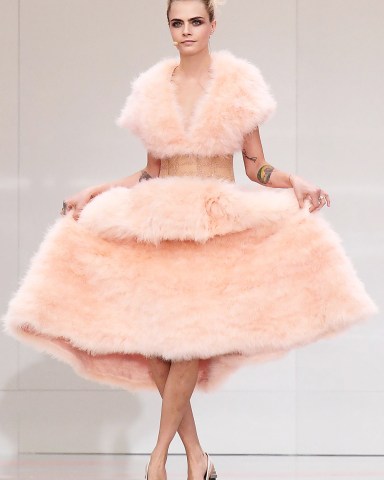 Cara Delevingne on stage
Karl For Ever memorial, Runway, Paris Fashion Week Men's, France - 20 Jun 2019
Wearing Fendi Same Outfit as catwalk model *9731960ay