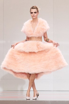 Cara Delevingne on stage
Karl For Ever memorial, Runway, Paris Fashion Week Men's, France - 20 Jun 2019
Wearing Fendi Same Outfit as catwalk model *9731960ay