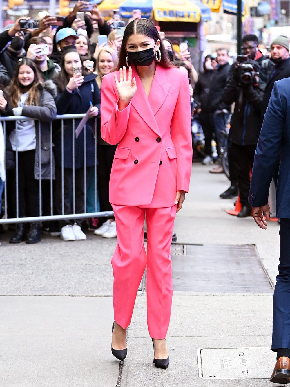 Zendaya Is All Smiles And Waiving To The Cameras Leaving Good Morning America Studios In New York City