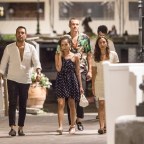 *EXCLUSIVE* Zoe Kravitz and Karl Glusman enjoy a meal with friends while on holiday in Positano!