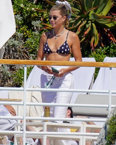 Sofia Richie shows off her sensational physique while cuddling up to fiancé Elliot Grainge in the South of France as her pals hint couple's wedding is imminent. 19 Apr 2023 Pictured: Sofia Richie shows off her sensational physique while cuddling up to fiancé Elliot Grainge in the South of France as her pals hint couple's wedding is imminent. Photo credit: EliotPress / MEGA TheMegaAgency.com +1 888 505 6342 (Mega Agency TagID: MEGA970785_009.jpg) [Photo via Mega Agency]