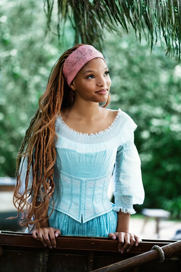 Halle Bailey Pamer Benjolan Bayinya di Video Bawah Air Cantik Usai