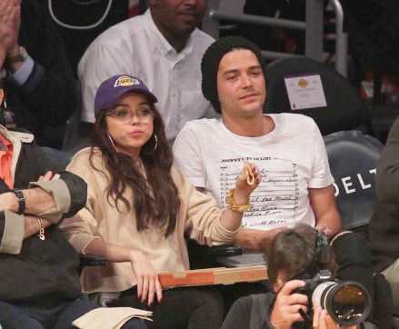 Sarah Hyland and Wells Adams at the Lakers game, Lakers 103 Bulls 94 at Staples Center in LA, CA on November 21, 2017. Pictured: Sarah Hyland and Wells Adams,Sarah Hyland Wells Adams Ref: SPL1628870 211117 NON EXCLUSIVE Photo By: SplashNews .com Splash News and Pictures Los Angeles: 310-821-2666 New York: 212-619-2666 London: 0207 644 7656 Milan: 02 4399 8577 photodesk@splashnews.com Global Rights