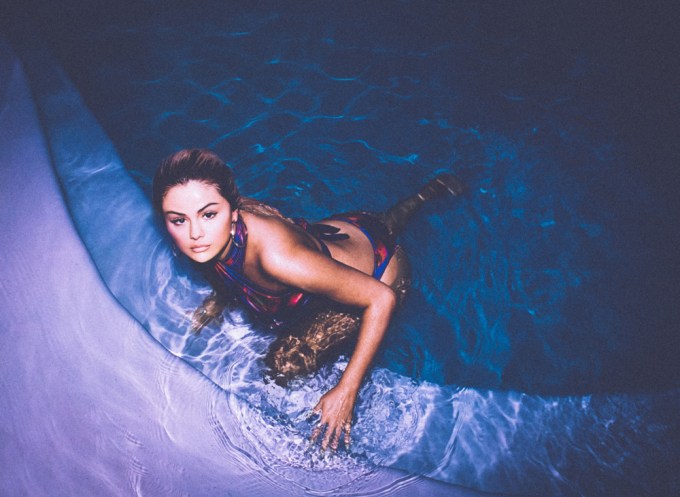 Selena Gomez In the Pool