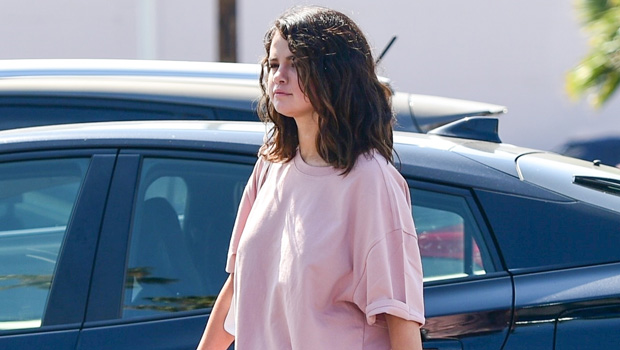 Selena-Gomez-Looks-Pretty-In-A-Pink-T-Shirt-For-Outing-In-Los-Angeles-–-Pics-ftr