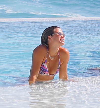 Sofia Richie continues to celebrate her 22nd birthday with friends in Mexico after her split from Scott Disick.  The girls frolicked and played and sang and danced in the pool of a luxury Villa.  26 Aug 2020 In the photo: Sofia Richie and friends.  Photo Credit: MEGA TheMegaAgency.com +1 888 505 6342 (Mega Agency TagID: MEGA696438_001.jpg) [Photo via Mega Agency]