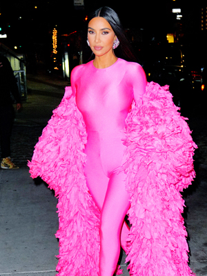 Kardashian & Jenner Sisters Wearing Neon: See Photos – Hollywood Life