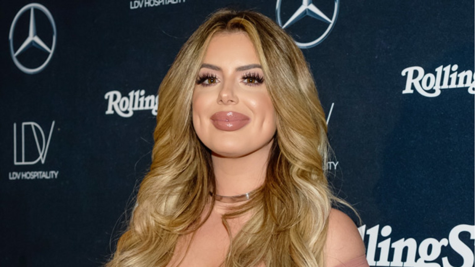 Brielle Biermann Shows Off Big Lips And Cleavage In ‘kab Cosmetics Pics Hollywood Life 