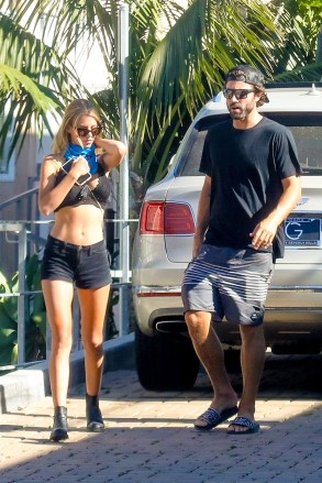 Malibu, CA  - *EXCLUSIVE* Brody Jenner leaves Cafe Habana in Malibu after a bite with his new girlfriend.Pictured: Brody JennerBACKGRID USA 9 JUNE 2020 BYLINE MUST READ: RMBI / BACKGRIDUSA: +1 310 798 9111 / usasales@backgrid.comUK: +44 208 344 2007 / uksales@backgrid.com*UK Clients - Pictures Containing ChildrenPlease Pixelate Face Prior To Publication*