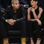 RIHANNA BACK IN LA AND BACK WITH CHRIS BROWN