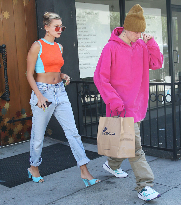 Hailey Baldwin Shows Abs In Bright Crop Top With Justin Bieber ...