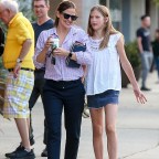 Jennifer Garner shopping with Violet