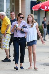 Brentwood, CA - *EXCLUSIVE* - Jennifer Garner and daughter Violet Affleck are all smiles, looking extremely happy while bonding together for dinner and shopping on Tuesday evening. The pair had dinner at Jon & Vinny's before stopping at Lululemon for some shopping.Pictured: Jennifer GarnerBACKGRID USA 13 AUGUST 2019 USA: +1 310 798 9111 / usasales@backgrid.comUK: +44 208 344 2007 / uksales@backgrid.com*UK Clients - Pictures Containing ChildrenPlease Pixelate Face Prior To Publication*