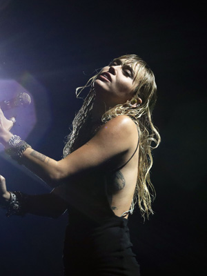 Miley Cyrus MTV VMAs 2019