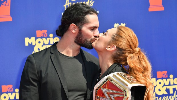 Seth Rollins & Becky Lynch Engaged: See Pic Of WWE Stars' Proposal – Hollywood Life