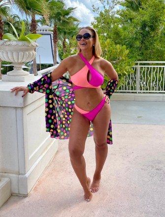 Reality TV's Gizelle Bryant has revealed that she has lost 12 lbs by using the Nutrisystem program and is heading into the holiday weekend feeling fantastic. The 50-year-old mother-of-two and Real Housewives Of Potomac star is seen here in sizzling photos of her toned physique during a recent vacation to the Bahamas. "I am feeling so confident in a bikini thanks to Nutrisystem! A bikini, y'all!" says Bryant. "Nutrisystem fits into my life. Even when on vacation, I can still maintain portion control and make smart choices. If I can do it, anyone can." The bathing beauty began her weight loss journey at the beginning of the year, noting that the pandemic had caused her to put on some unwanted pounds. "I've been on Nutrisystem for a few months now and the difference is remarkable," adds Bryant. She says her friends and family have definitely taken notice and that just adds to her self-esteem. "I feel better than I have in a long time, I look great and even my daughters are noticing. I am so happy to be feeling healthy and sexy again after being in a quarantine rut. "I love the Nutrisystem program because I can still eat the food I want to eat, like pasta and burgers, but it's made healthier, it is portioned correctly and it's affordable. I'm so proud of my progress and it's been awesome to share this healthy lifestyle with my girls.”. 28 Jun 2021 Pictured: Real Housewives Of Potomac star Gizelle Bryant shows off her newly trimmed-down figure on a recent trip to the Bahamas after losing 12lbs on the Nutrisystem program. Photo credit: Nutrisystem/ MEGA TheMegaAgency.com +1 888 505 6342 (Mega Agency TagID: MEGA765902_004.jpg) [Photo via Mega Agency]