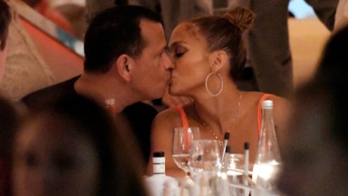 jennifer lopez and alex rodriguez kiss on date night