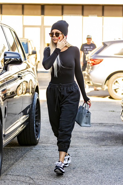 Kim & Khloe Kardashian In Black Outfits: Twinning In Matching Looks –  Hollywood Life