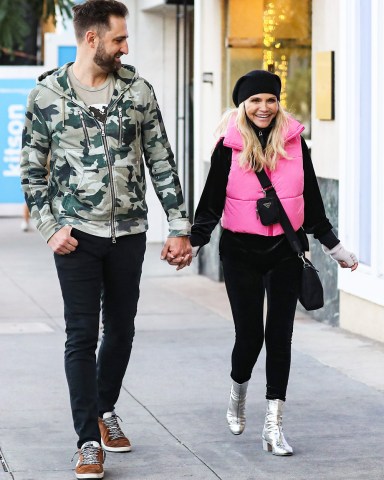 Beverly Hills, CA  - *EXCLUSIVE*  - Actress/singer Kristin Chenoweth and musician fiance, Josh Bryant step out in posh Beverly Hills for some Christmas shopping together.

Pictured: Kristin Chenoweth

BACKGRID USA 12 DECEMBER 2022 

USA: +1 310 798 9111 / usasales@backgrid.com

UK: +44 208 344 2007 / uksales@backgrid.com

*UK Clients - Pictures Containing Children
Please Pixelate Face Prior To Publication*