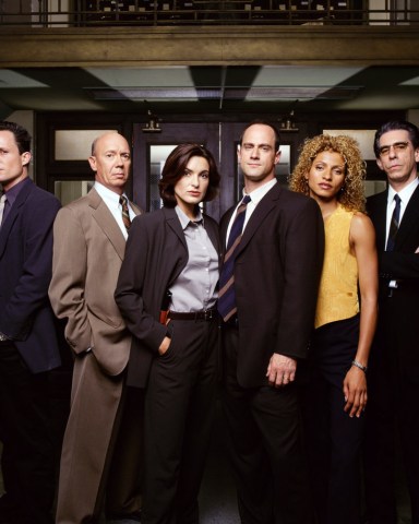 LAW & ORDER: SPECIAL VICTIMS UNIT -- Season 1 -- Pictured: (l-r) Dean Winters as Detective Brian Cassidy, Dann Florek as Captain Donald Cragen, Mariska Hargitay as Detective Olivia Benson, Christopher Meloni as Detective Elliot Stabler, Michelle Hurd as Detective Monique Jefferies, Richard Belzer as Detective John Munch -- Photo by: Chris Haston/NBC