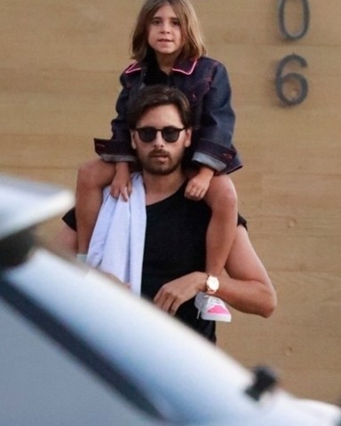 Malibu, CA - Sofia Richie, Scott Disick, and Kylie Jenner return to their cars at the valet after having dinner together at Nobu in Malibu with their kids Penelope, Reign, and Stormi.Pictured: Scott DisickBACKGRID USA 19 AUGUST 2019 USA: +1 310 798 9111 / usasales@backgrid.comUK: +44 208 344 2007 / uksales@backgrid.com*UK Clients - Pictures Containing ChildrenPlease Pixelate Face Prior To Publication*