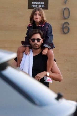 Malibu, CA - Sofia Richie, Scott Disick, and Kylie Jenner return to their cars at the valet after having dinner together at Nobu in Malibu with their kids Penelope, Reign, and Stormi.Pictured: Scott DisickBACKGRID USA 19 AUGUST 2019 USA: +1 310 798 9111 / usasales@backgrid.comUK: +44 208 344 2007 / uksales@backgrid.com*UK Clients - Pictures Containing ChildrenPlease Pixelate Face Prior To Publication*