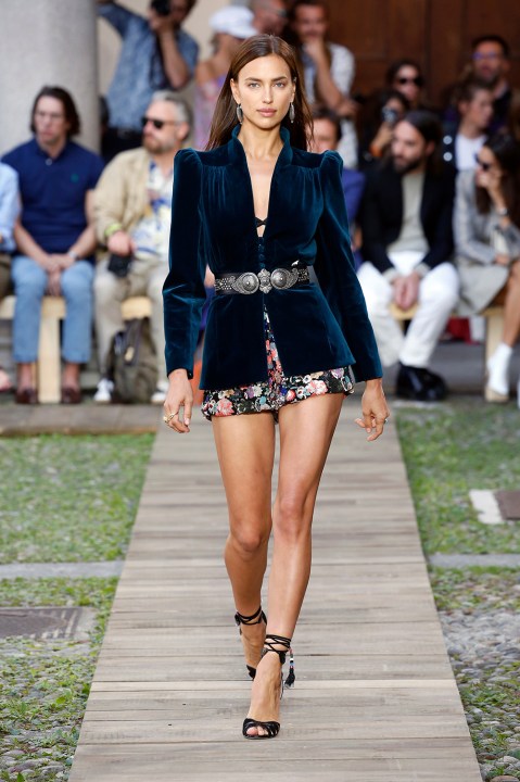 Milan & Paris Fashion Week Spring Summer 2020 – Models On Runway Pics ...
