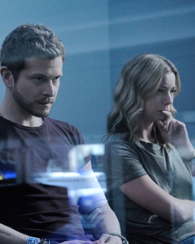 THE RESIDENT:  L-R:  Matt Czuchry and Emily VanCamp in the "From the Ashes" season premiere episode of THE RESIDENT airing Tuesday, Sept. 24 (8:00-9:00 PM ET/PT) on FOX. ©2019 Fox Media LLC Cr: Guy D'Alema/FOX