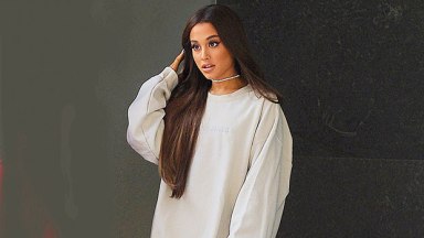 384px x 216px - Ariana Grande's Hair Down & Straight: See Hairstyle On Sweetener Tour â€“  Hollywood Life