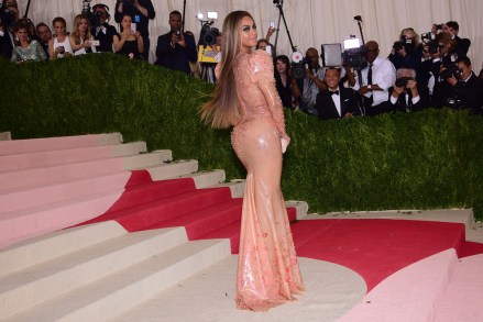 Kim Kardashian rocks latex pants and crop top in Miami: photos – Hollywood Life