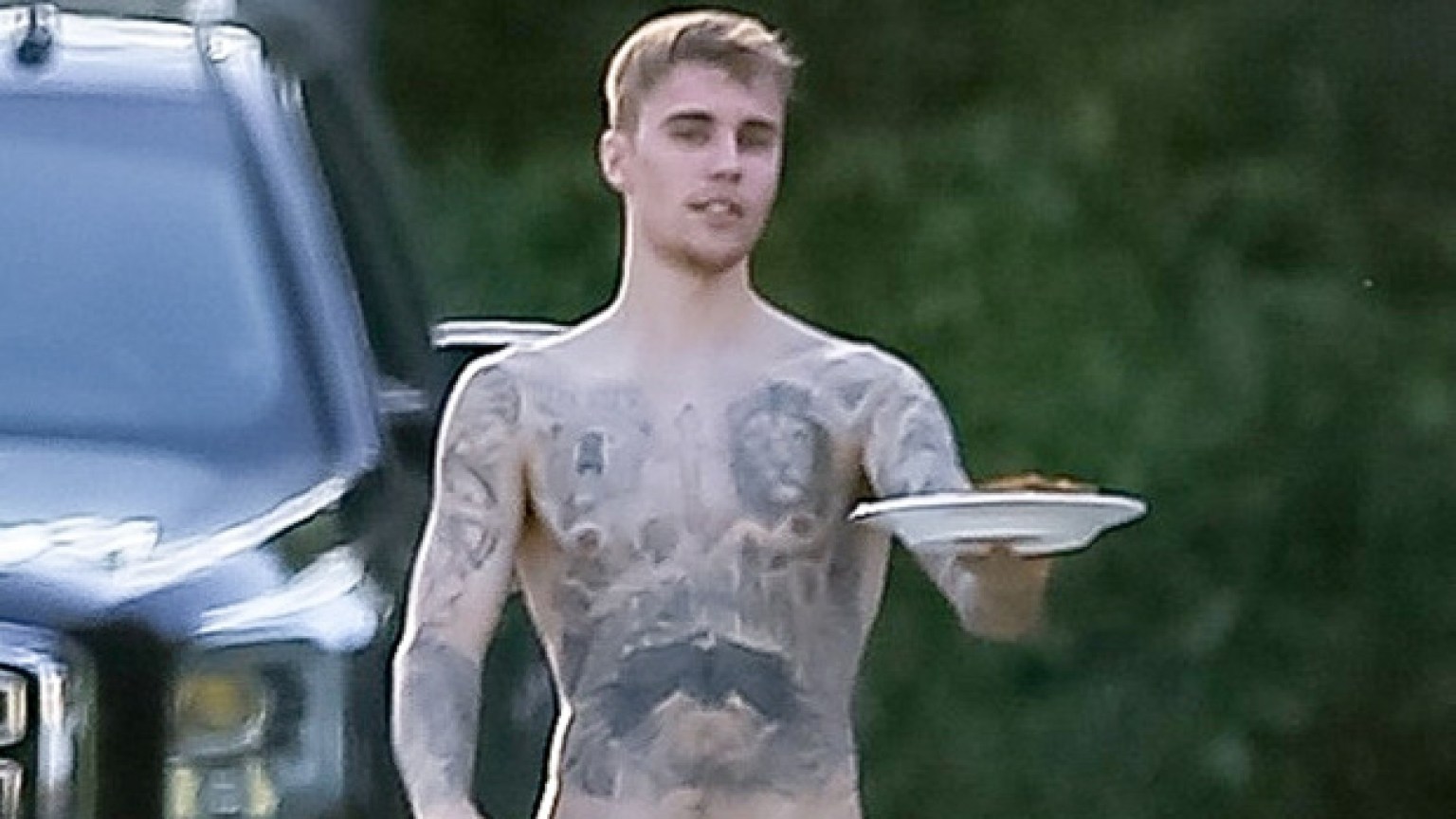 Justin Bieber Goes Shirtless And Serves A Sandwich In Sexy New Pics Hollywood Life